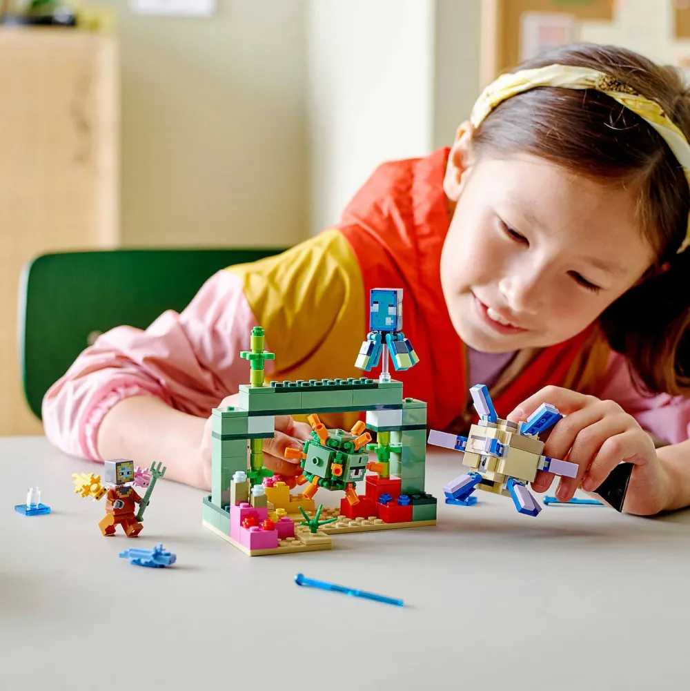 LEGO Minecraft De Bewakersstrijd 21180