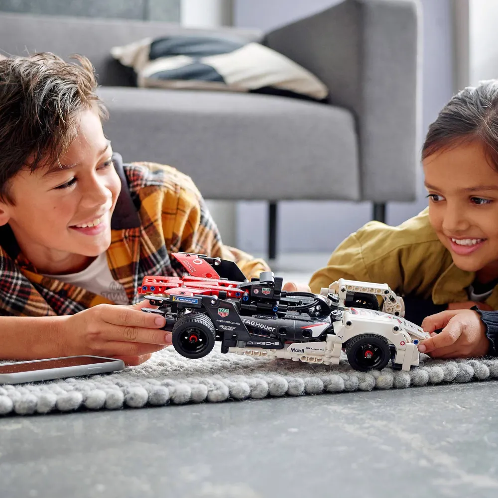 LEGO Technic Formula E Porsche 99X Electric 42137